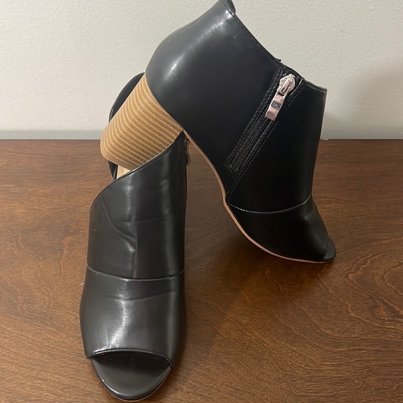 Jolimall asymmetrical heels - Picture 1 of 7